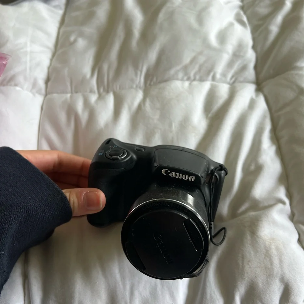 CANON SX 420 IS - perfect condition - comes with everything you need - wifi